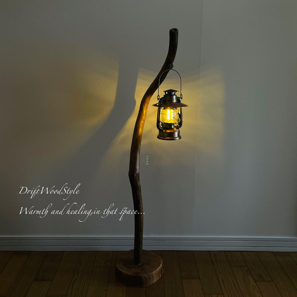 芸術的にうねる枝の流木スタンド ランタンやエアプラントを飾れる置物 北欧 照明 N107 2枚目の画像