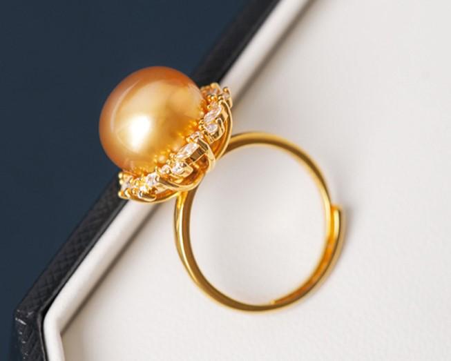 ルミナ11～12mm天然南洋ゴールドパールリング（S925シルバー製、調節可能な留め具付き）。高級感があり、クラシックでエレガン