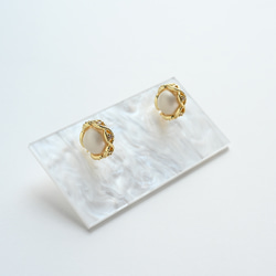 ヴィンテージサテンパールガラスとレース編みのピアス／ノンホールピアス｜サージカルステンレス／チタン変更可能　pag065 6枚目の画像