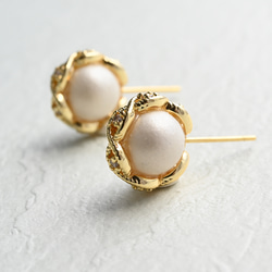 ヴィンテージサテンパールガラスとレース編みのピアス／ノンホールピアス｜サージカルステンレス／チタン変更可能　pag065 3枚目の画像