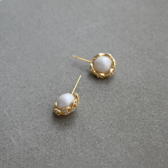 ヴィンテージサテンパールガラスとレース編みのピアス／ノンホールピアス｜サージカルステンレス／チタン変更可能　pag065 5枚目の画像