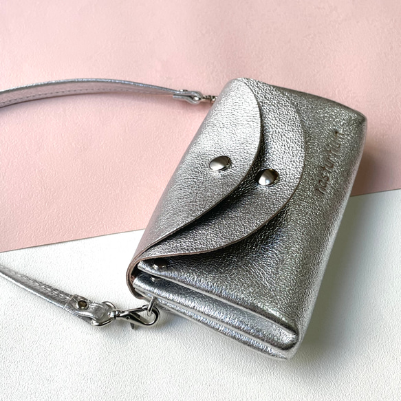 ハンドルつきのピッグスキンの小さなお財布　ゴールド 4枚目の画像