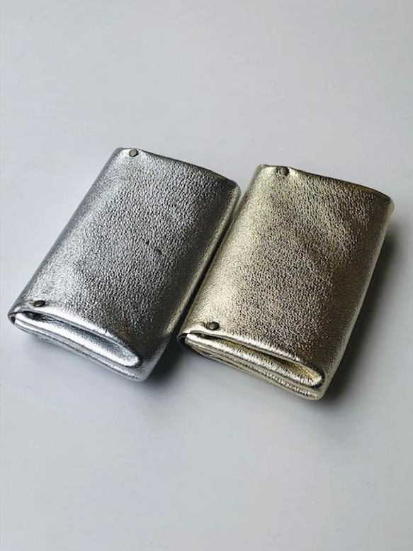 ハンドルつきのピッグスキンの小さなお財布　ゴールド 11枚目の画像