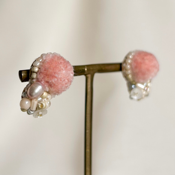 日常に彩りを【tsubomi】ピアス・イヤリング_dusty pink 1枚目の画像