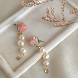 華やかパールの揺れるピアス・イヤリング_dusty pink 3枚目の画像