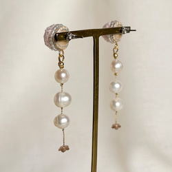 華やかパールの揺れるピアス・イヤリング_dusty pink 6枚目の画像