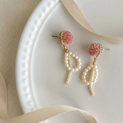 華やかパールの揺れるピアス・イヤリング_old rose 1枚目の画像