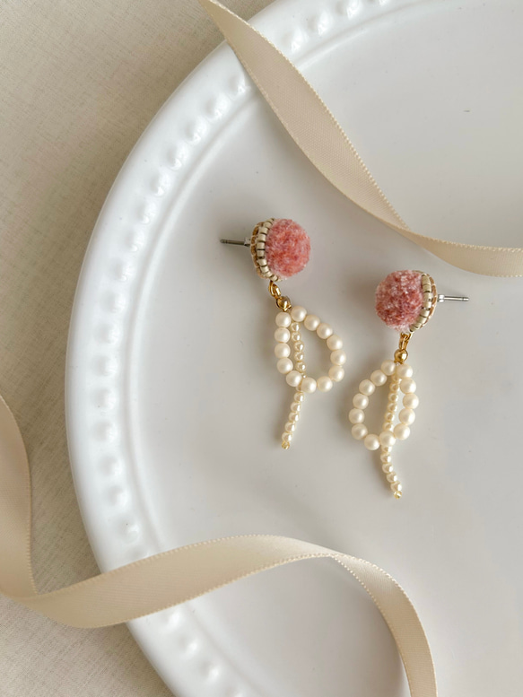 華やかパールの揺れるピアス・イヤリング_old rose 1枚目の画像