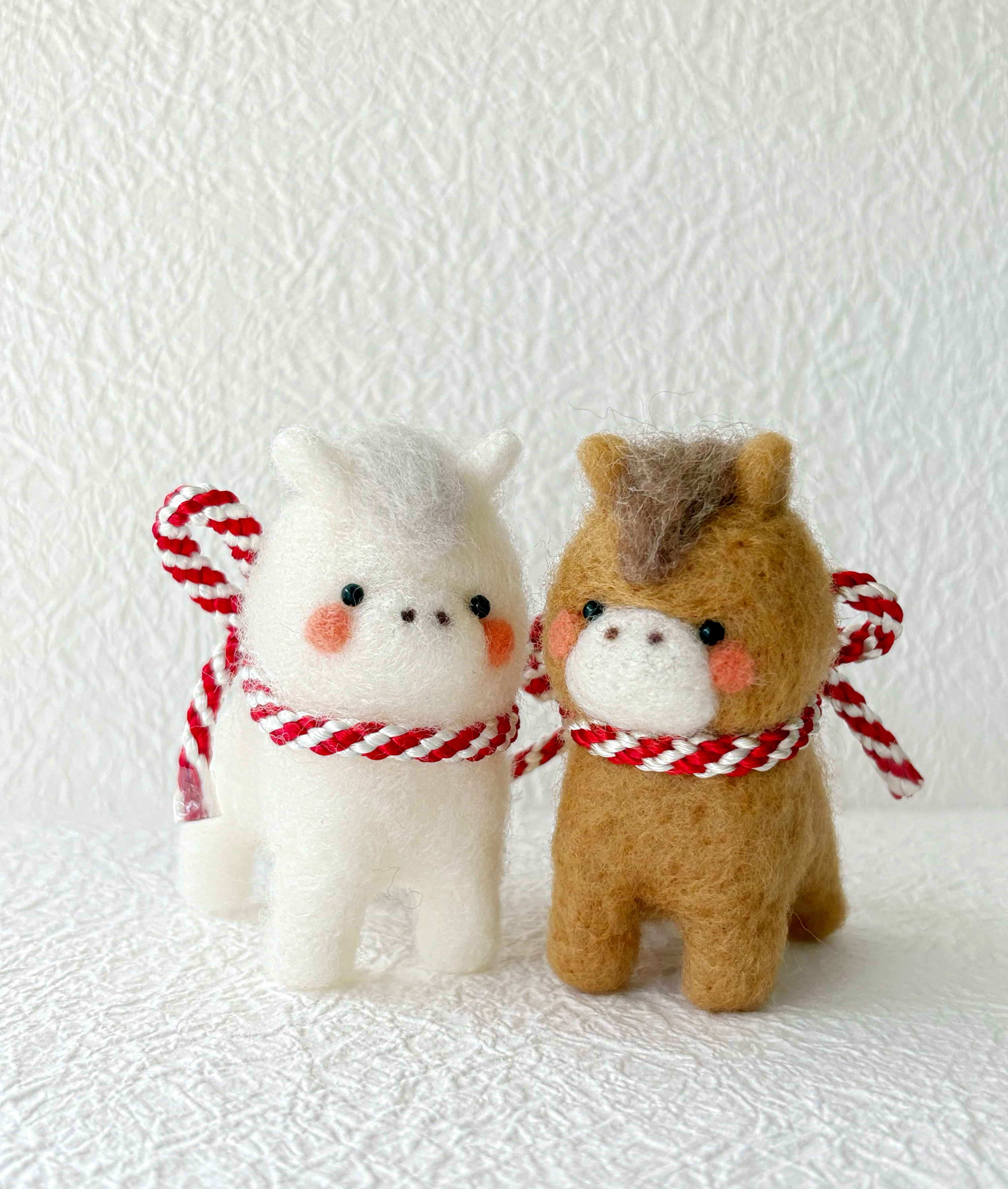 2026年午年お馬さん立ち姿ペア 干支のお正月飾り 羊毛フェルト