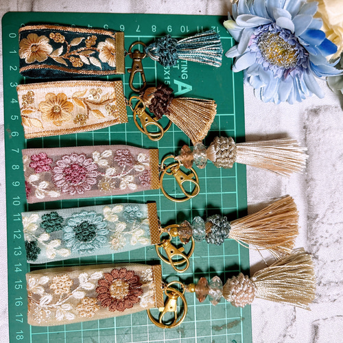 インド刺繍リボン キーホルダー タッセル キーリング チャーム