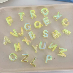 【5個】6mm穴　イニシャル　パーツ　ハンドメイド　ビーズ　材料　DIY  パラコード作品用　イェロー 1枚目の画像