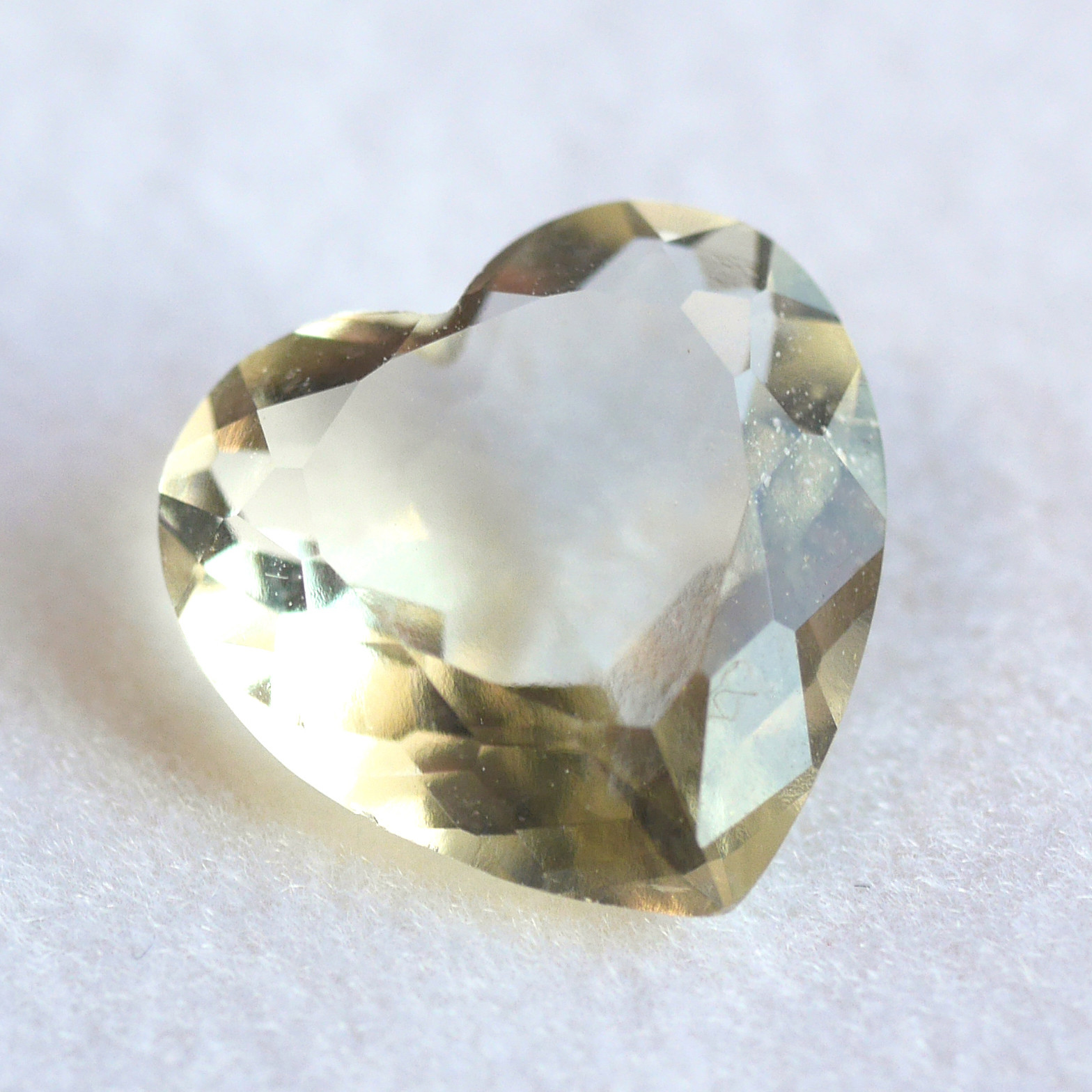 レア☆ルース☆宝石質 リビアングラス（ハートシェイプ）鑑別済・ソ付き_220546