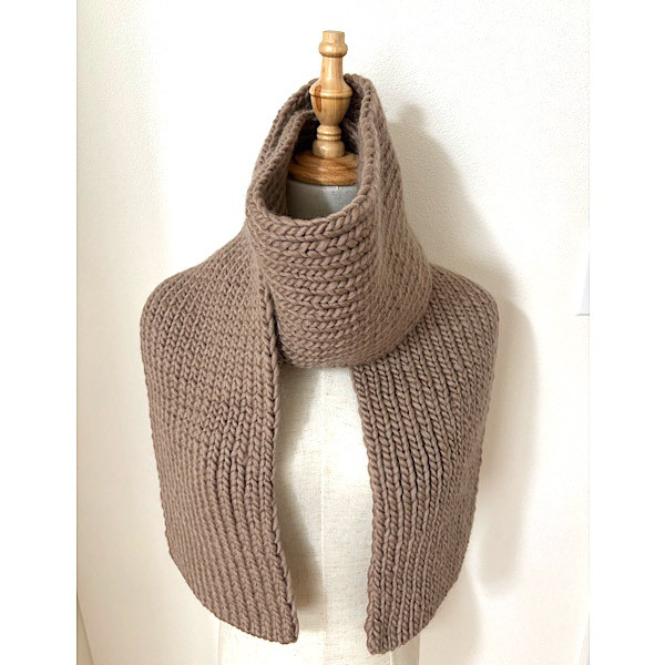 手編みマフラー　ロービングヤーン使用　ウール100%(日本製)　ひと目ゴム編み　(カラー：ベージュ、ブラック)