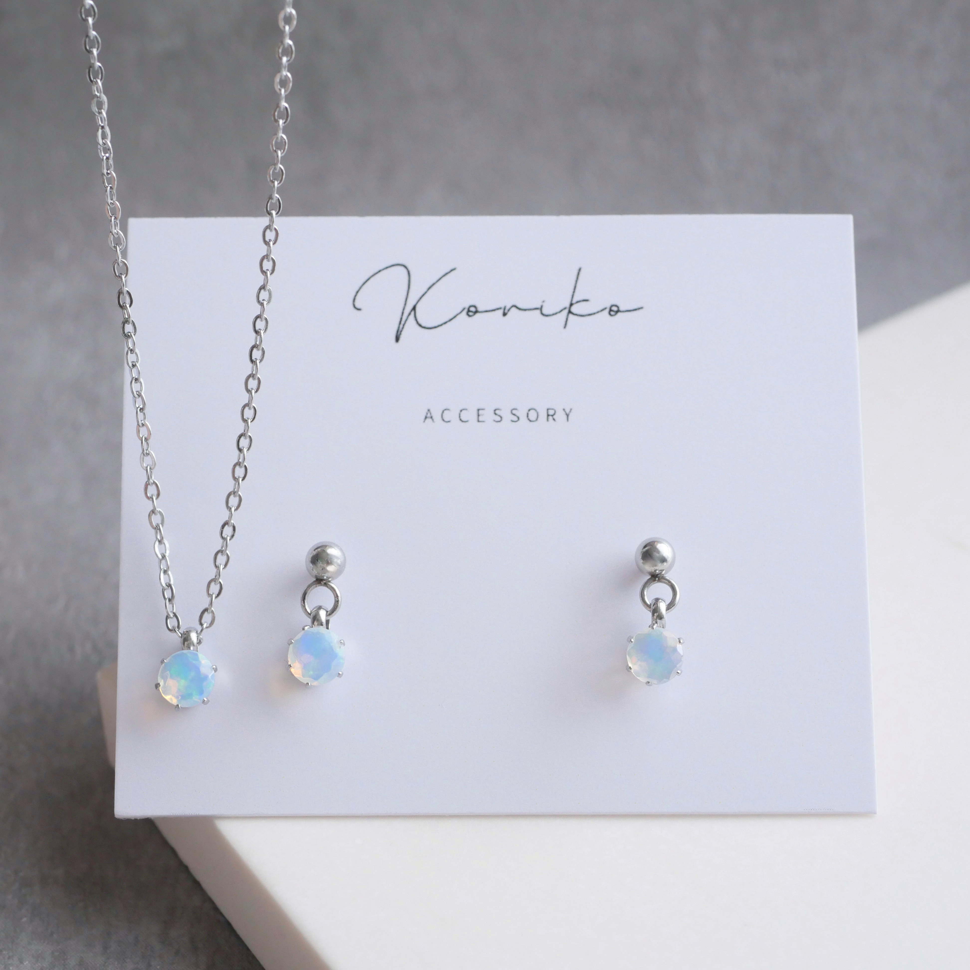 オパールの一粒揺れるピアスとネックレスの2点セット　１０月誕生石 天然石　サージカルステンレス　金属アレルギー対応　小粒