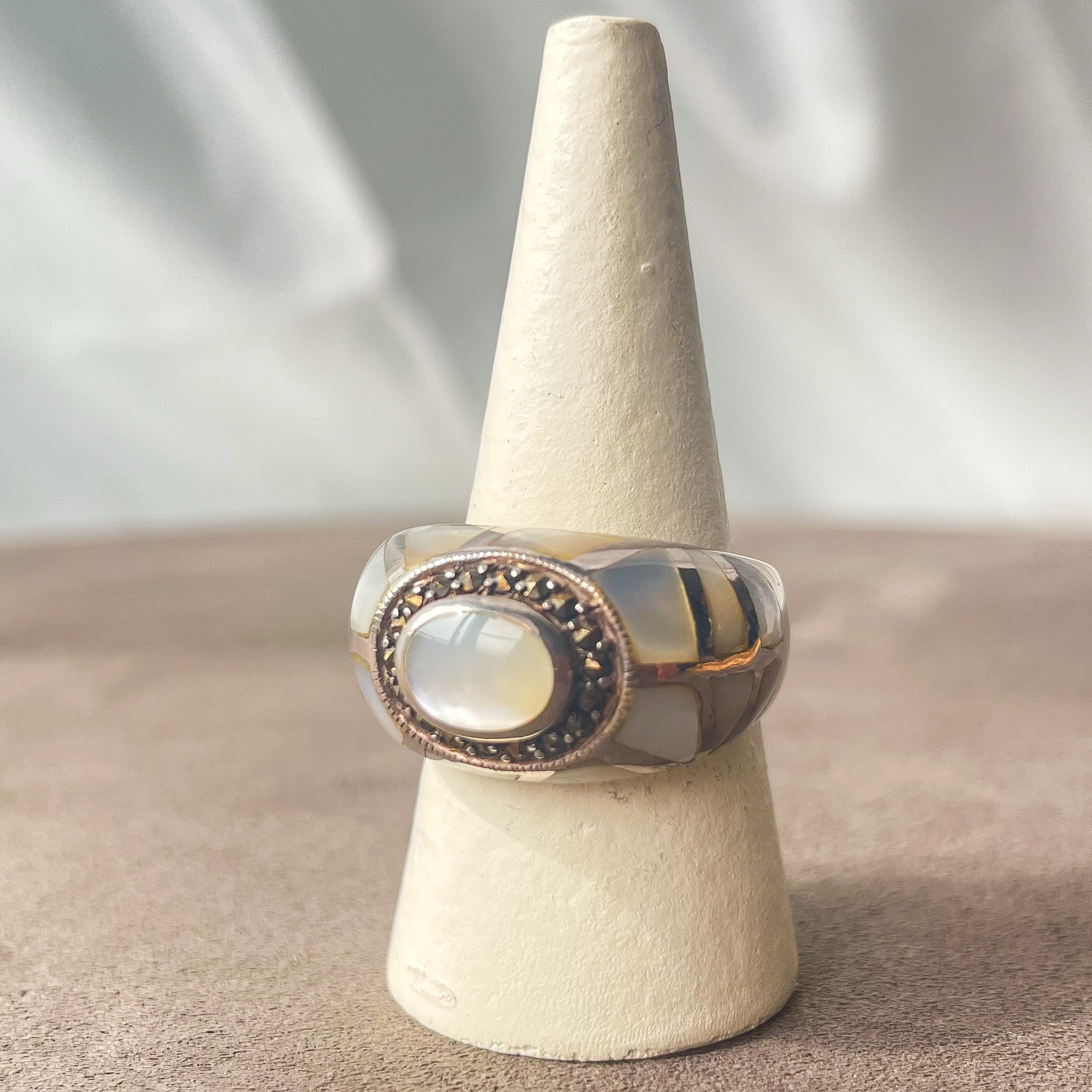 Mosaïque de Lumière（モザイク・ド・リュミエール）〜白蝶貝とシルバーのリング〜