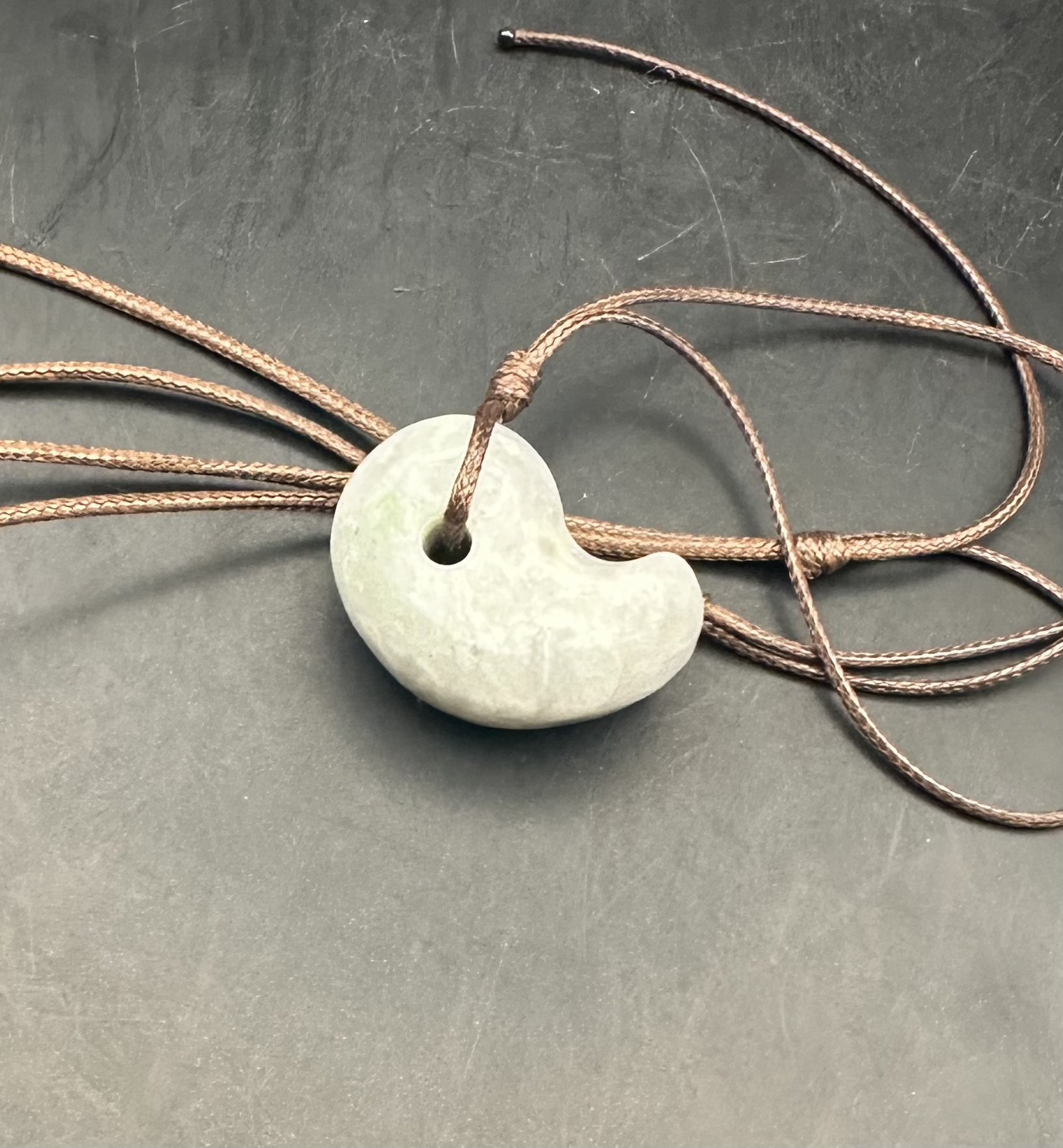 2025.9.28山霊勾玉　糸魚川山翡翠 9,344円