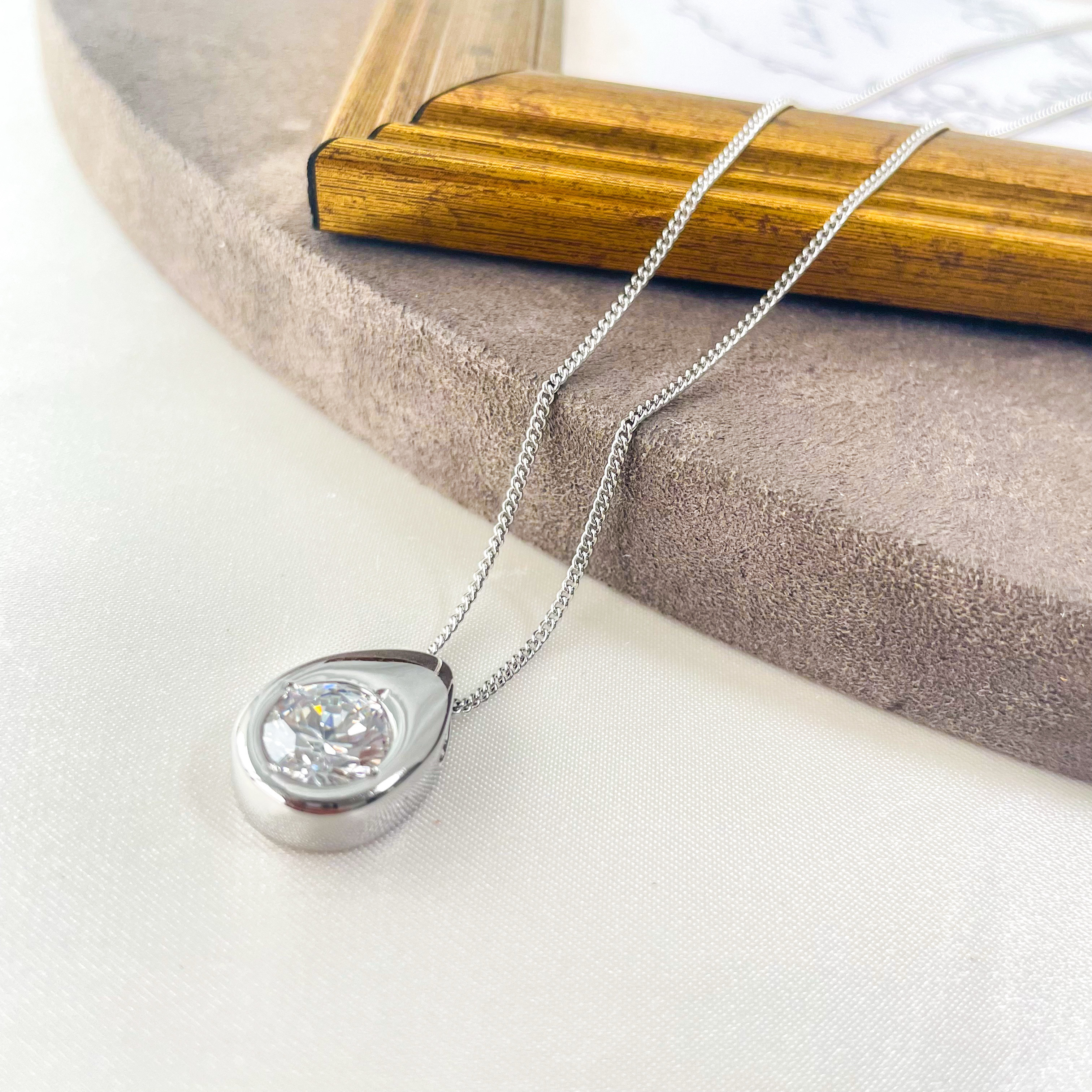 Force et Raffinement(フォルス・エ・ラフィヌマン) 〜洗練されたシルバーネックレス〜