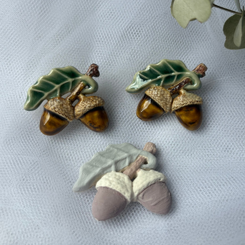 陶器 どんぐりのブローチ ブローチ Kaco Shop 通販 19877508｜Creema