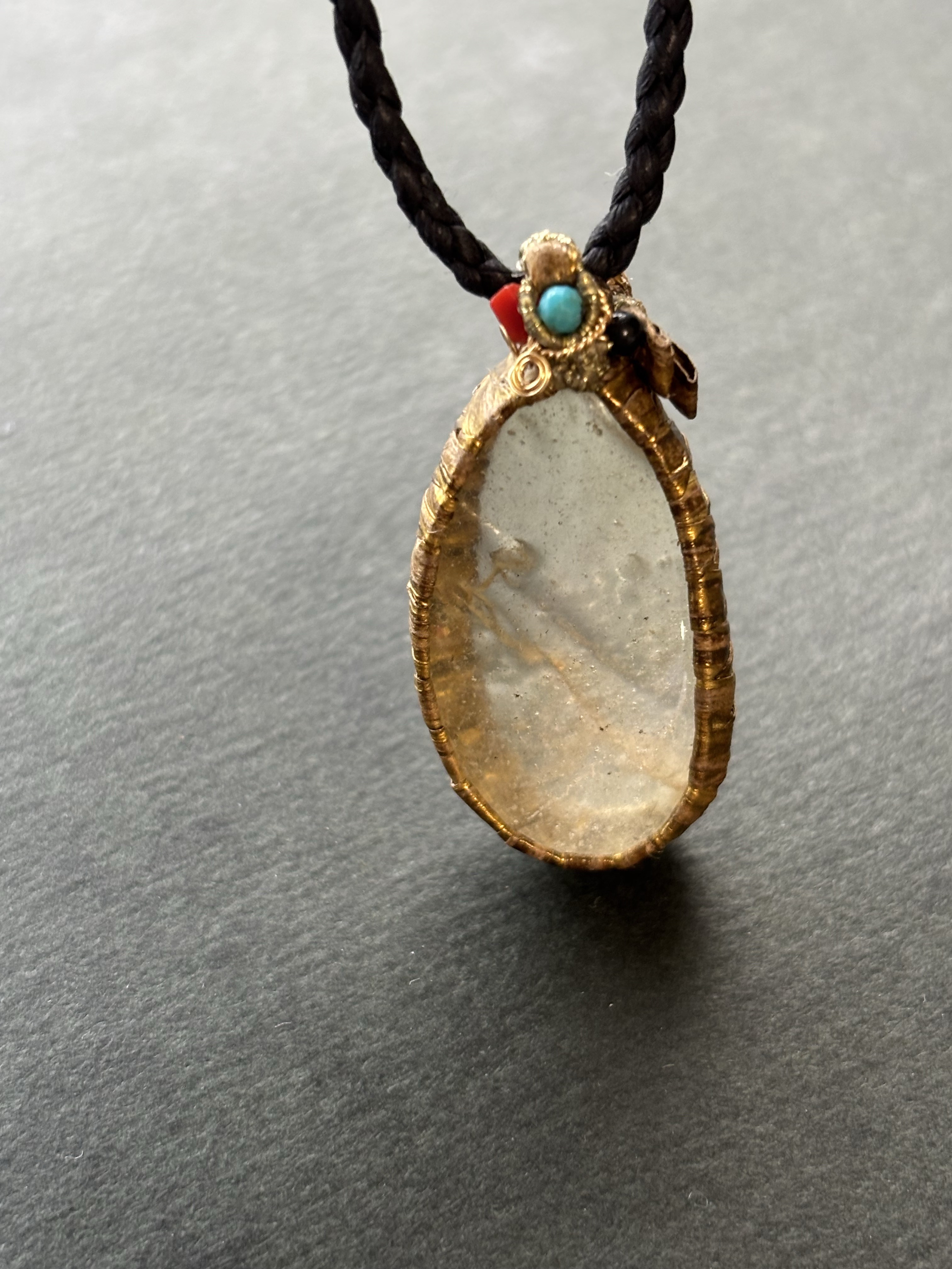 和紙で包んだリビアングラスのネックドレス