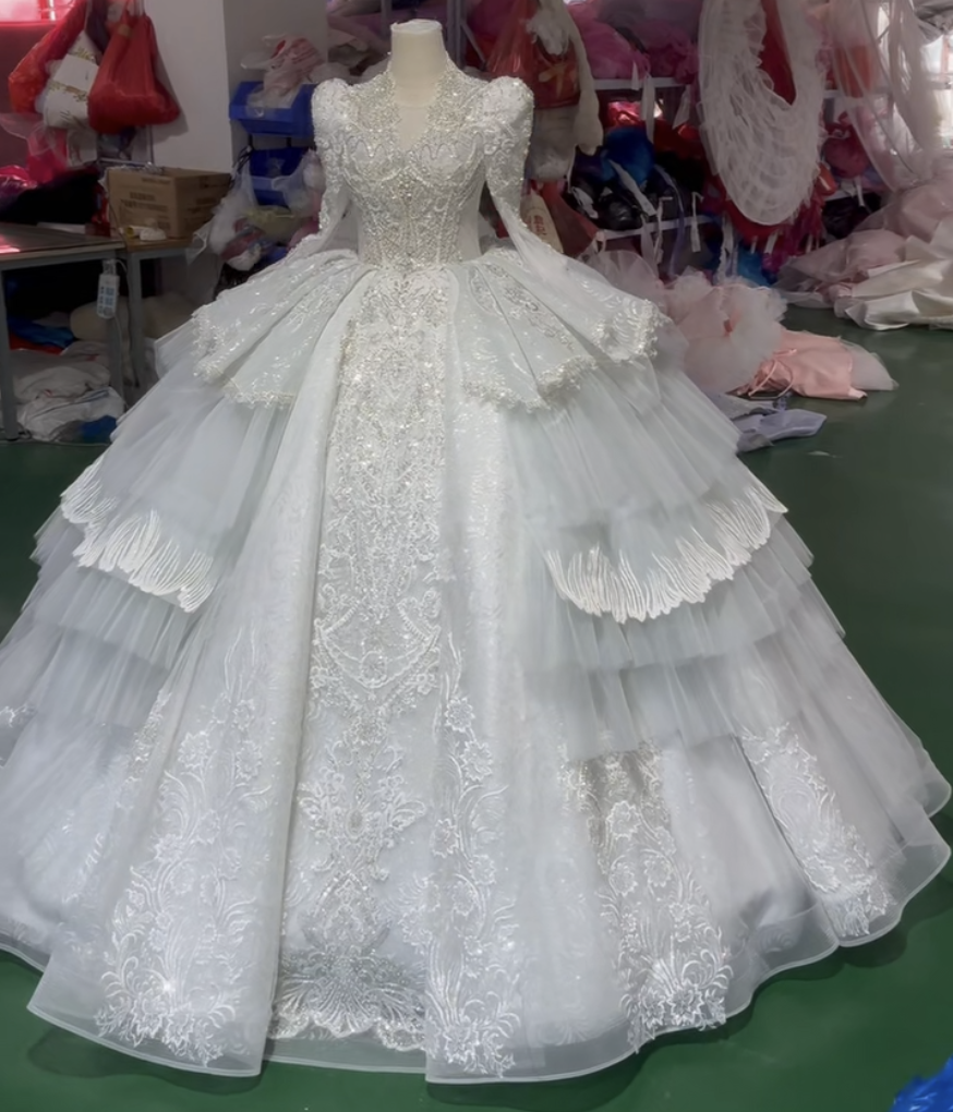 アンティークなカラードレス　ブルーグレー　ラッフルスカート　長袖　チュールふわふわ繊細な刺繍vネックビジュー　演奏会音楽