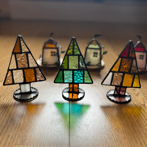 ステンドグラスの小さなもみの木（日暮れ色） 立体・オブジェ 森の