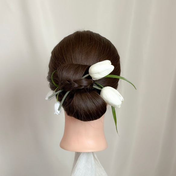 髪飾り　ホワイト　グリーン　チューリップ　かすみ草　水引　金箔　結婚式　前撮り　成人式　卒業式　ウェディング　七五三撮影 1枚目の画像