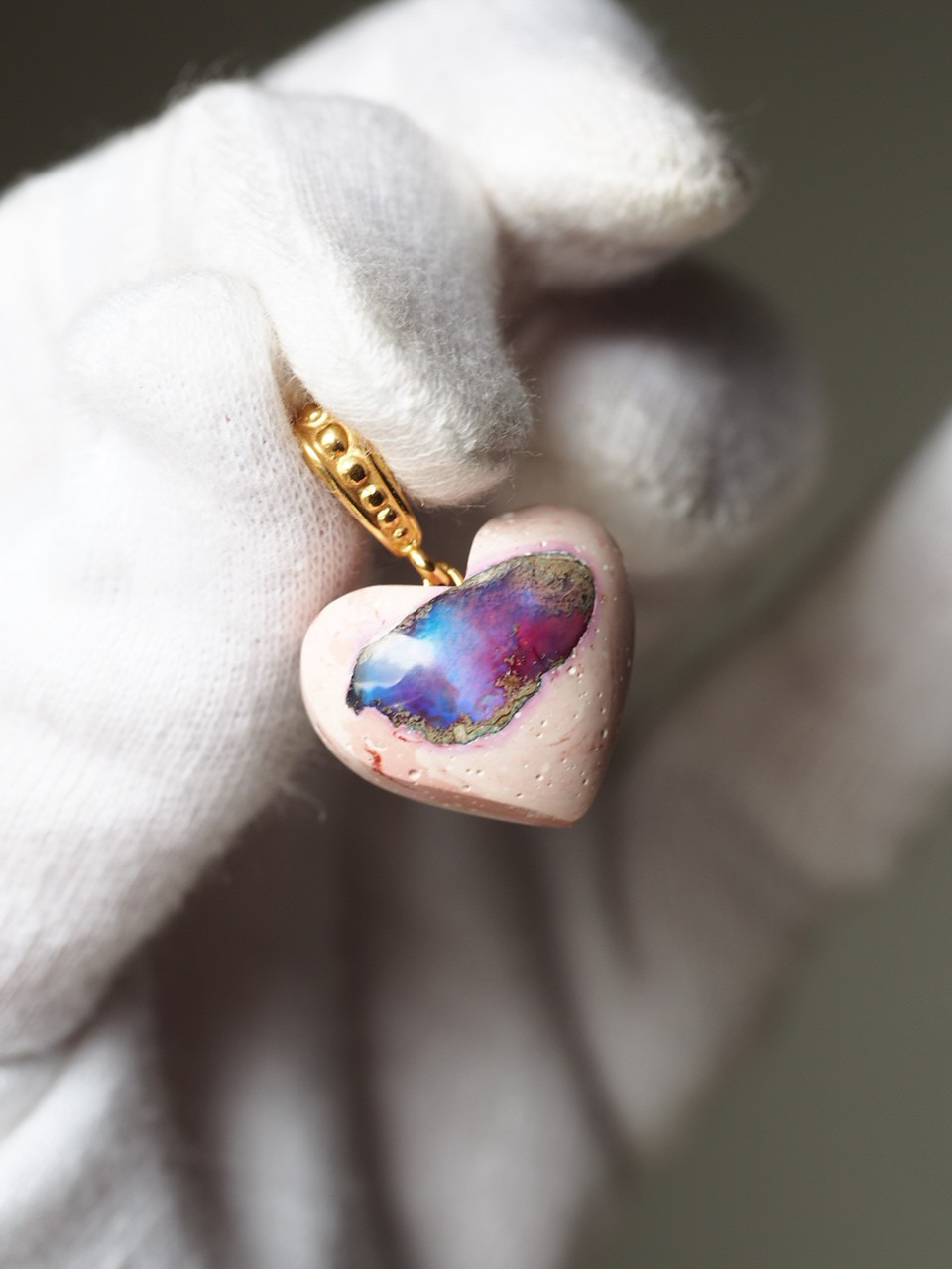限定１ Galaxyオパール19　ハート形K14gfデザインバチカンペンダントトップ　No83