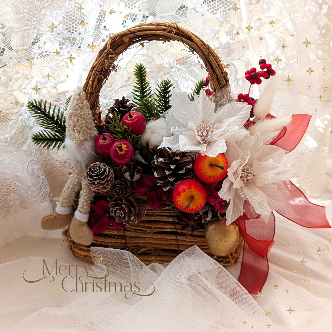 秋冬に可愛い♫サンタクロースとベル♪たくさんのドライフラワーが可愛い！ポインセチアのかごアレンジメント