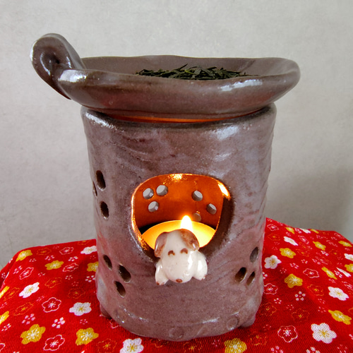 ドイツ製　ビンテージ雑貨　陶器の電気アロマ装置。可愛いわんちゃんが光って匂う！ 犬の茶香炉〜陶器 ディフューザー・アロマポット あさ工房 通販