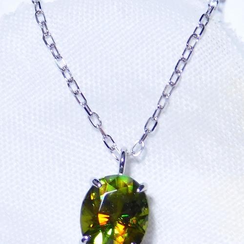 ファイアがすごい】スフェーン ネックレス プラチナ レディース