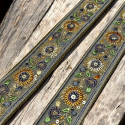 38mm幅・斜め掛け用ショルダーストラップ★アースブラウンベルト+薄ベージュのチュール風にくすみブルーやオレンジ花刺繍 3枚目の画像