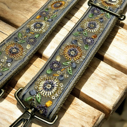 38mm幅・斜め掛け用ショルダーストラップ★アースブラウンベルト+薄ベージュのチュール風にくすみブルーやオレンジ花刺繍 1枚目の画像