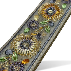 38mm幅・斜め掛け用ショルダーストラップ★アースブラウンベルト+薄ベージュのチュール風にくすみブルーやオレンジ花刺繍 5枚目の画像