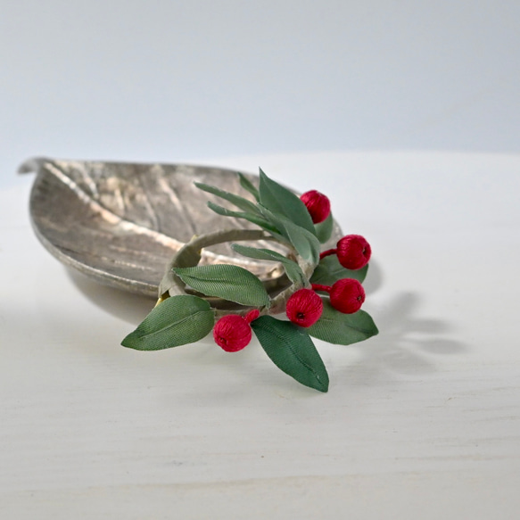 布花赤い実がキュートなヒペリカムのリングブローチ 4枚目の画像