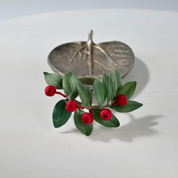 布花赤い実がキュートなヒペリカムのリングブローチ 6枚目の画像