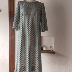 糸刺繍レースのワンピース 1枚目の画像