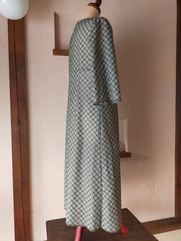 糸刺繍レースのワンピース 9枚目の画像