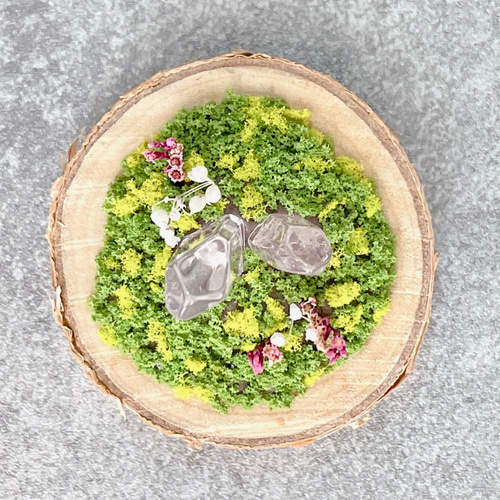 水晶が咲く野原】インテリア／空間の浄化／ジオラマ／オブジェ／天然石