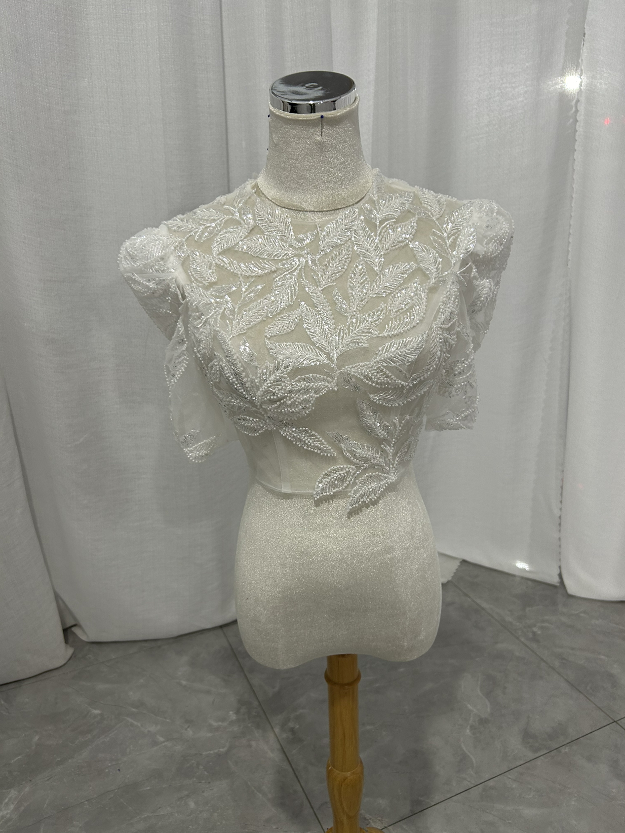 ボレロ リーフ刺繍 半袖 キラキラスパンコール ファスナー セクシー 結婚式