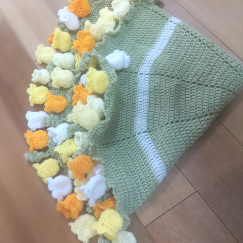 7月末迄敬の日予約販売1000円お値引き お花の手編みブーケブランケット