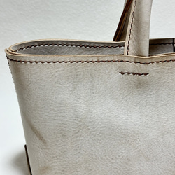 【在庫品】イタリア製牛革のしっかり横長トートバッグ（アイボリー・Sサイズ） 7枚目の画像