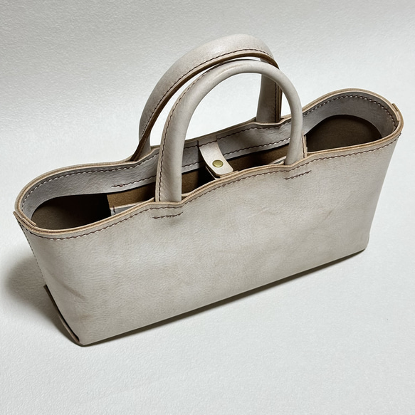 【在庫品】イタリア製牛革のしっかり横長トートバッグ（アイボリー・Sサイズ） 5枚目の画像