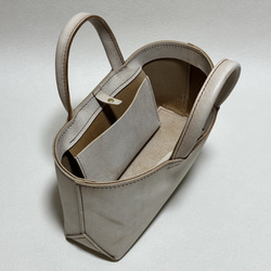 【在庫品】イタリア製牛革のしっかり横長トートバッグ（アイボリー・Sサイズ） 6枚目の画像