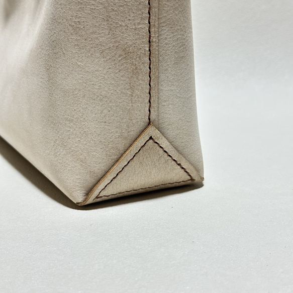 【在庫品】イタリア製牛革のしっかり横長トートバッグ（アイボリー・Sサイズ） 3枚目の画像