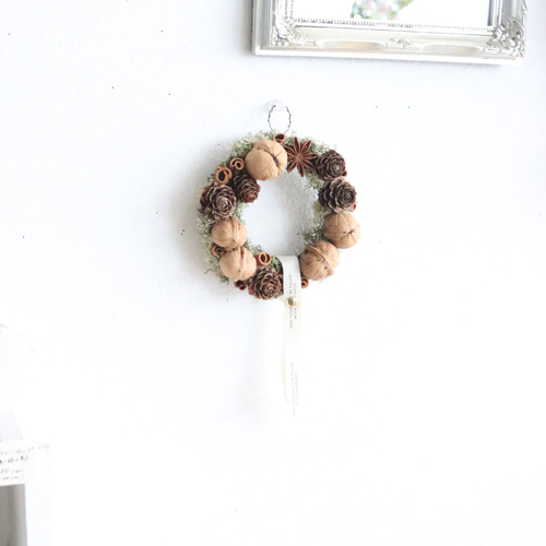 フラワー・リース kurumi おまたせいたしました!!! 当店を代表する〝くるみのリース〟 みなさま