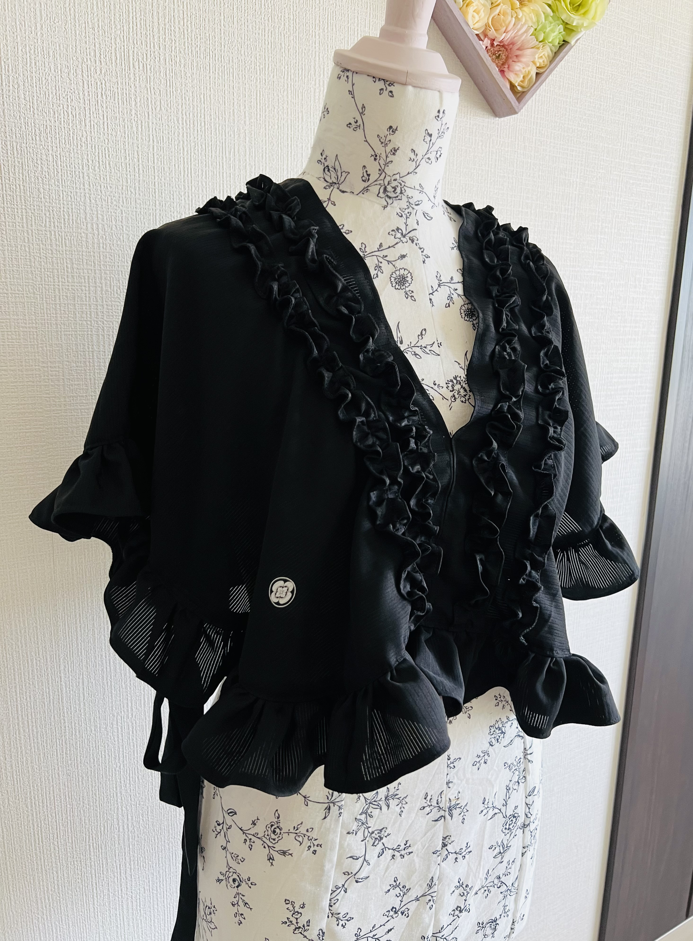 絽リメイク・紋入りブラック・フリルケープ・黒無地・シルク１００％・サイズフリー