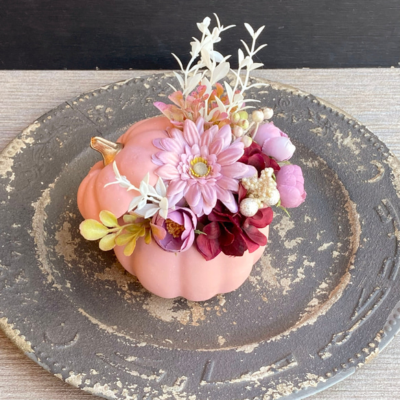 【レディハロウィン】コーラルパンプキンの大人アレンジメント　受注制作 3枚目の画像