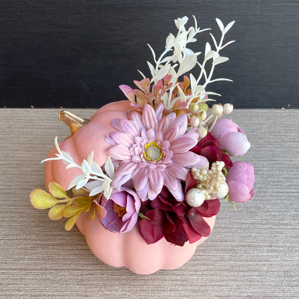 【レディハロウィン】コーラルパンプキンの大人アレンジメント　受注制作 4枚目の画像
