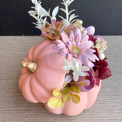 【レディハロウィン】コーラルパンプキンの大人アレンジメント　受注制作 5枚目の画像