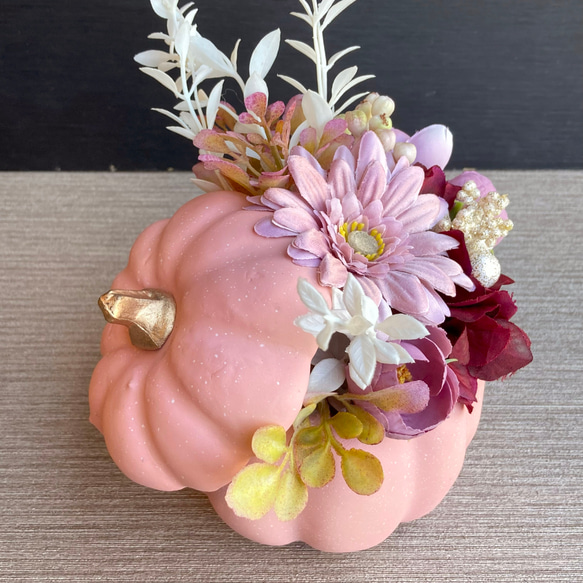 【レディハロウィン】コーラルパンプキンの大人アレンジメント　受注制作 5枚目の画像